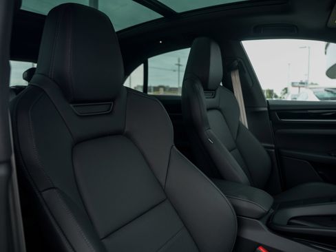 Certified 2025 Porsche Macan Electric image 34