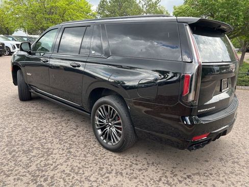 Used 2023 Cadillac Escalade ESV V w/ LPO, Floor Liner Package AWD/4WD image 4