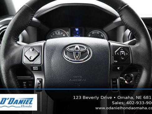 Used 2018 Toyota Tacoma TRD Off-Road w/ Technology Package AWD/4WD image 29