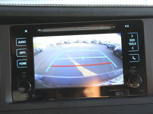 Used 2015 Toyota Sienna XLE w/ XLE Navigation Package FWD image 21