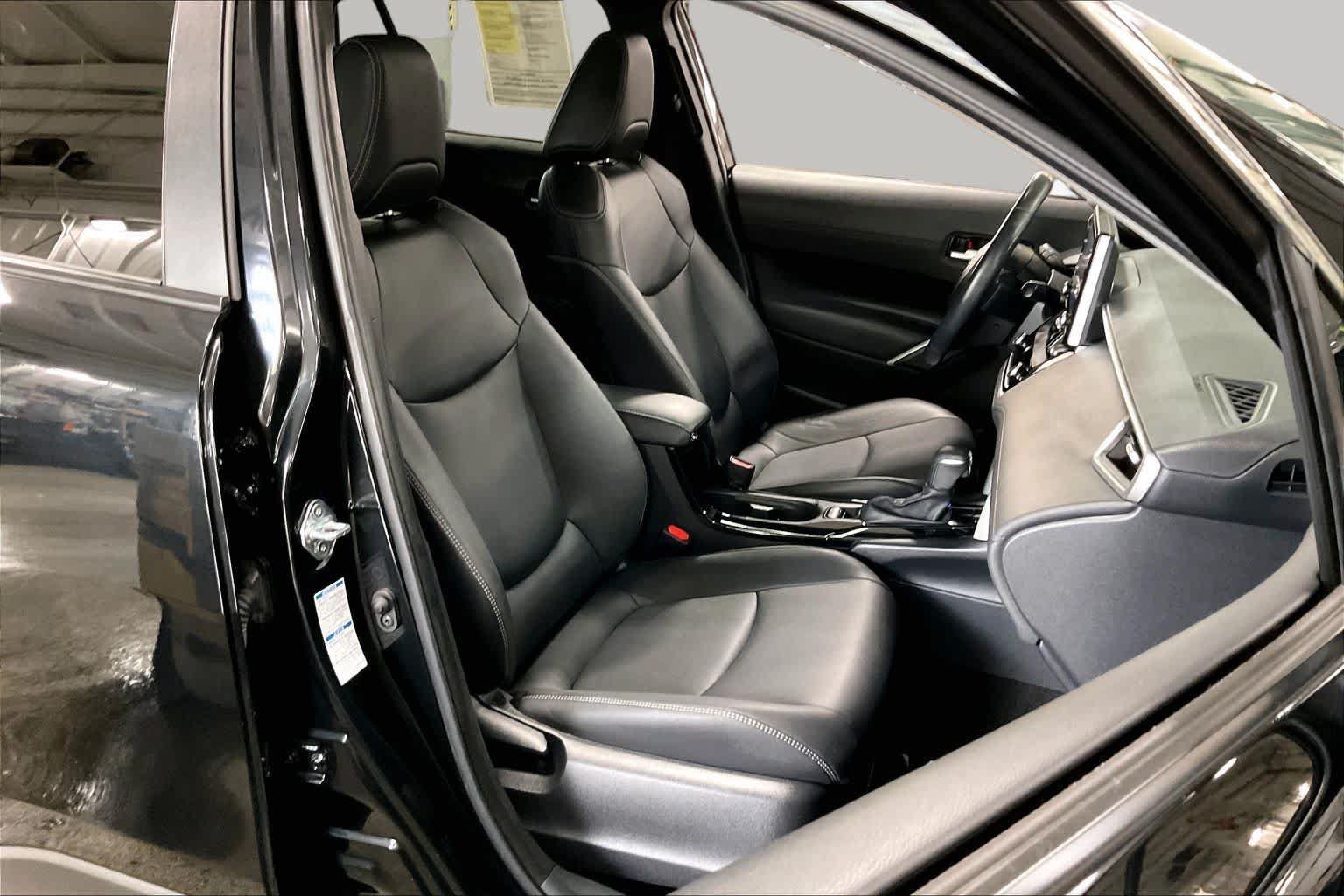 Used 2022 Toyota Corolla Cross XLE w/ Convenience Package AWD/4WD image 9