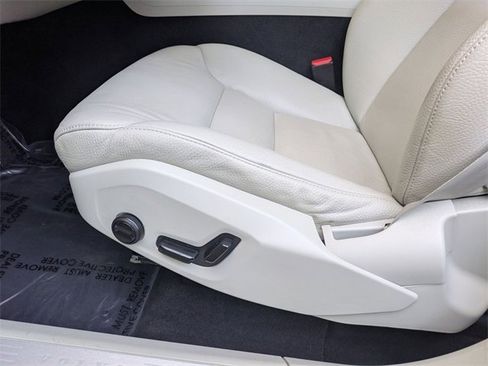 Certified 2022 Volvo XC60 B5 Momentum w/ Advanced Package image 14