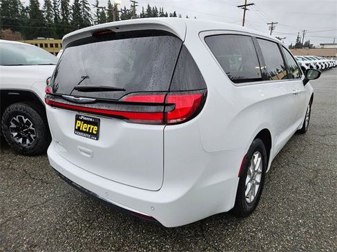 Used 2024 Chrysler Pacifica Touring-L image 4