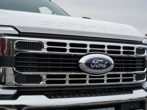 New 2026 Ford F250 XLT w/ FX4 Off-Road Package image 9