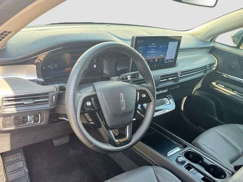 Used 2025 Lincoln Corsair FWD image 9