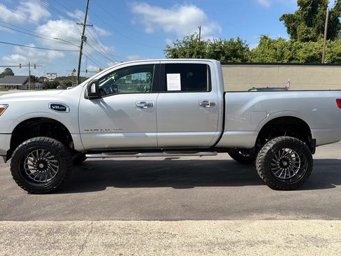 Used 2020 Nissan Titan SV w/ SV Convenience Package AWD/4WD image 2