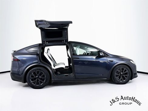Used 2024 Tesla Model X image 8