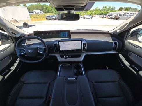 Used 2025 Ford Expedition Active AWD/4WD image 42