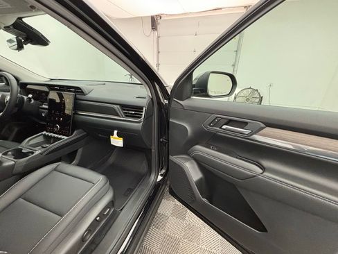 New 2026 GMC Terrain Denali w/ LPO, Floor Liner Package image 37