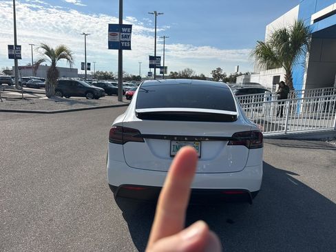 Used 2024 Tesla Model X Base image 10