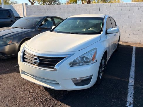 Used 2015 Nissan Altima 2.5 S w/ Special Edition Package FWD image 2