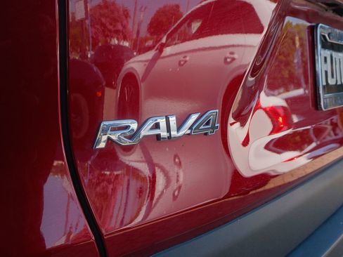Used 2022 Toyota RAV4 XLE image 49