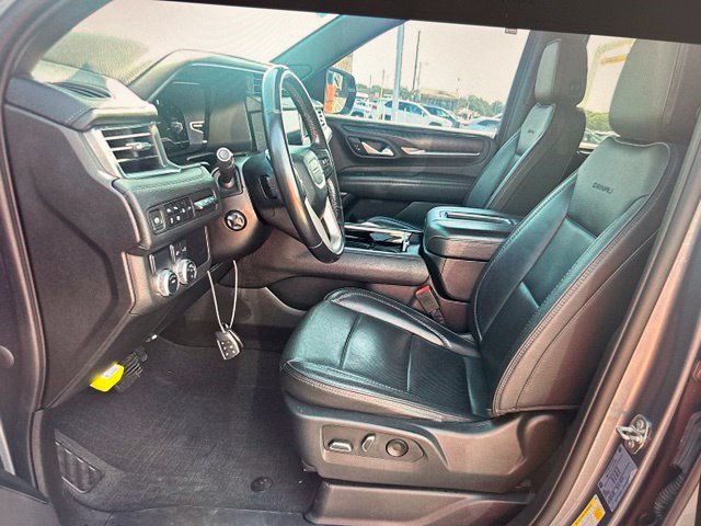 Used 2022 GMC Yukon XL Denali RWD image 9