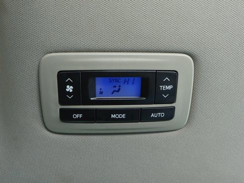 Used 2017 Toyota Sienna XLE image 30