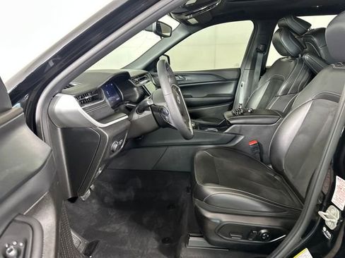 Used 2024 Jeep Grand Cherokee L Altitude image 11