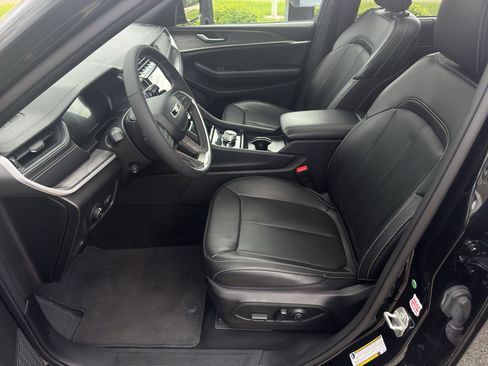 Used 2024 Jeep Grand Cherokee L Limited w/ Luxury Tech Group II AWD/4WD image 14