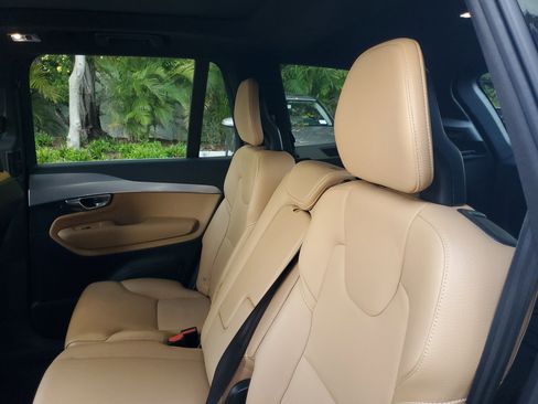 Used 2018 Volvo XC90 T5 Momentum w/ Convenience Package image 13