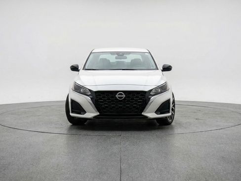 Used 2025 Nissan Altima 2.5 SV image 2