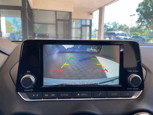 Used 2025 Nissan Sentra S image 17