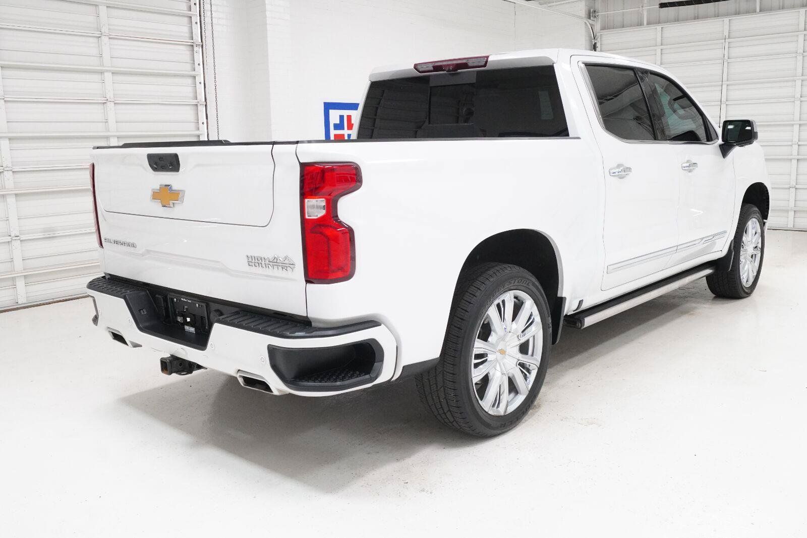 Used 2023 Chevrolet Silverado 1500 High Country w/ High Country Premium Package AWD/4WD image 33