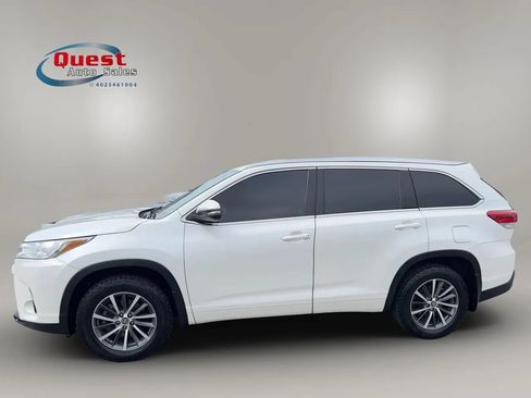 Used 2017 Toyota Highlander XLE AWD/4WD image 8