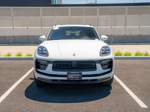 Certified 2026 Porsche Macan AWD/4WD image 6