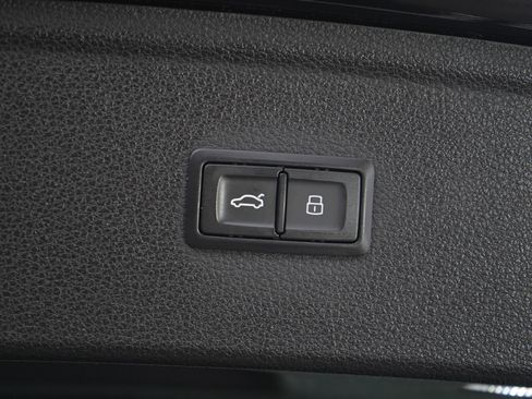 Used 2018 Audi Q5 Prestige w/ Prestige Package image 17