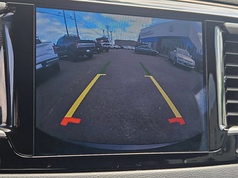 Used 2017 Chrysler Pacifica Touring-L FWD image 19