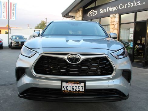 Used 2021 Toyota Highlander L FWD image 8