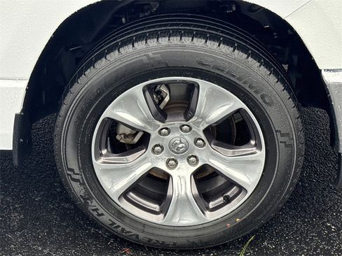 Used 2024 RAM 1500 Laramie image 12