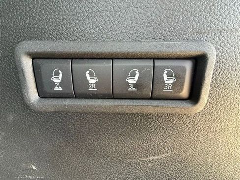 Used 2025 Jeep Wagoneer Series III w/ Premium Group I AWD/4WD image 17