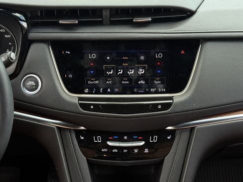 Used 2025 Cadillac XT5 Premium Luxury FWD image 17