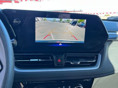 Used 2025 Chevrolet TrailBlazer LT FWD image 23
