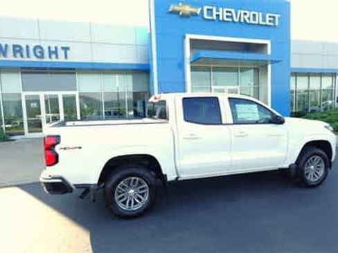 New 2025 Chevrolet Colorado LT w/ LT Convenience Package AWD/4WD image 2