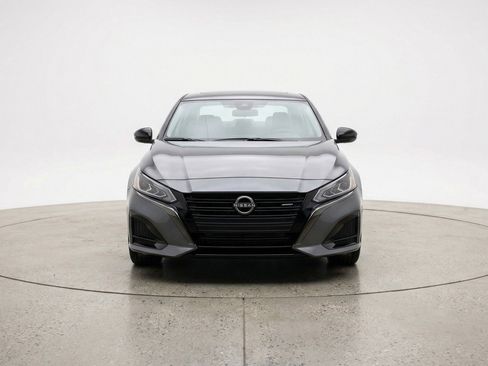 Used 2025 Nissan Altima 2.5 SV image 2