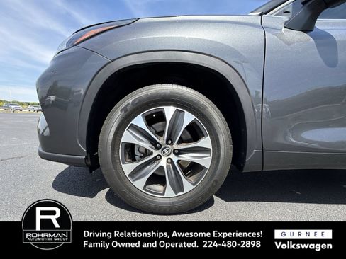Used 2023 Toyota Highlander XLE FWD image 11