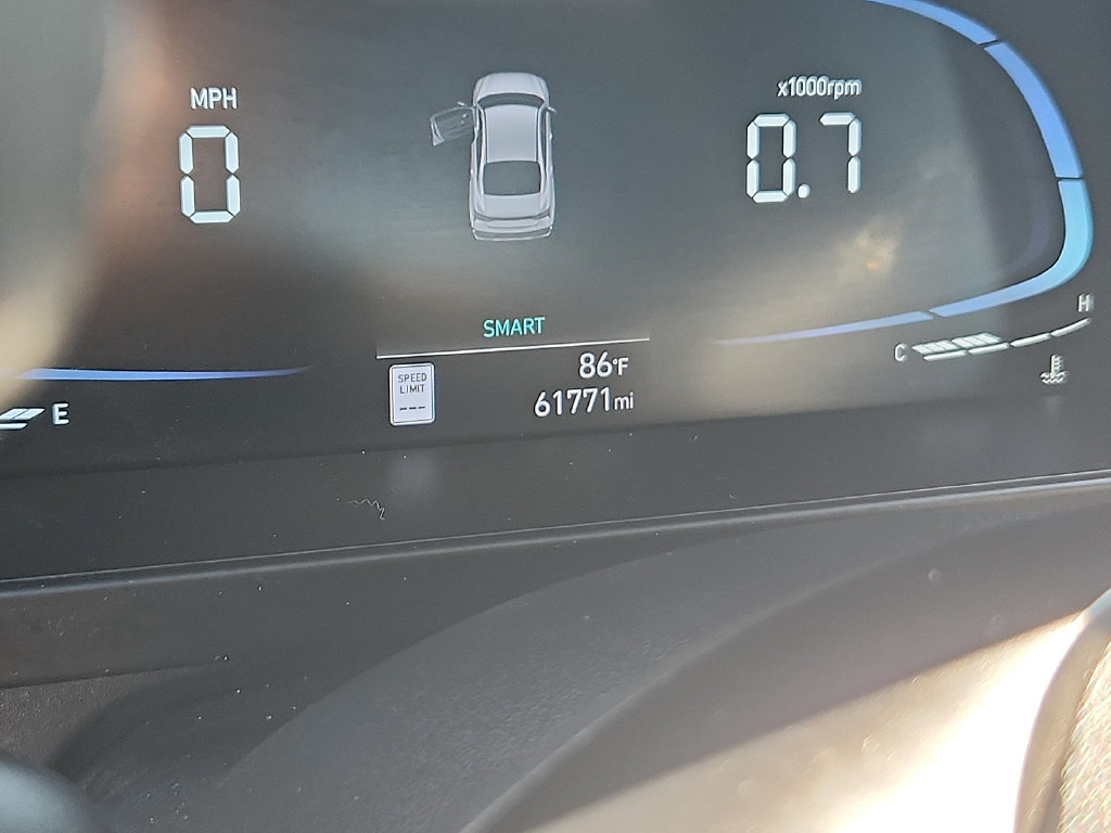 Used 2025 Hyundai Elantra Sport FWD image 14
