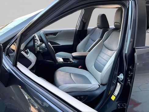 Certified 2020 Toyota RAV4 XLE Premium FWD image 23