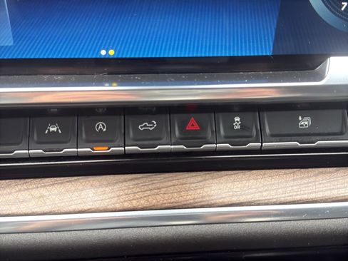 Used 2025 Chevrolet Silverado 1500 LT image 40