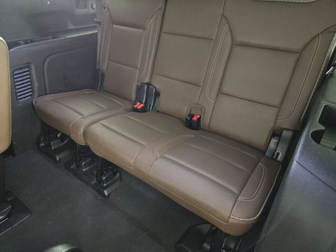 Used 2024 Chevrolet Suburban High Country AWD/4WD image 34
