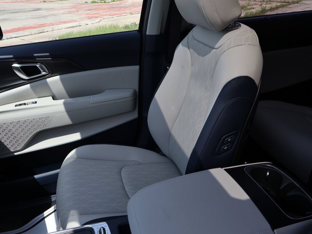 New 2026 Kia Carnival SX w/ SX Dark Edition Package FWD image 22