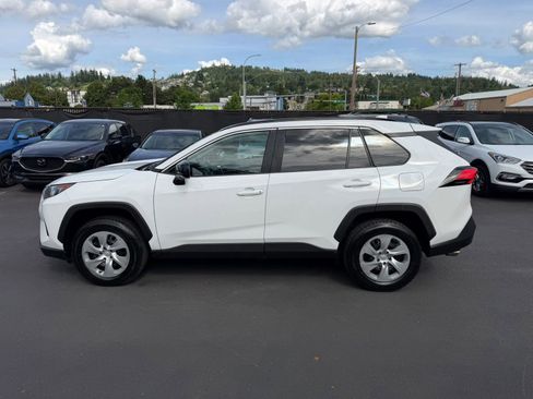 Used 2019 Toyota RAV4 LE FWD image 7