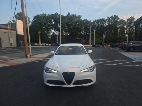 Used 2018 Alfa Romeo Giulia AWD image 24