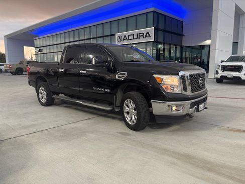 Used 2017 Nissan Titan SV RWD image 1