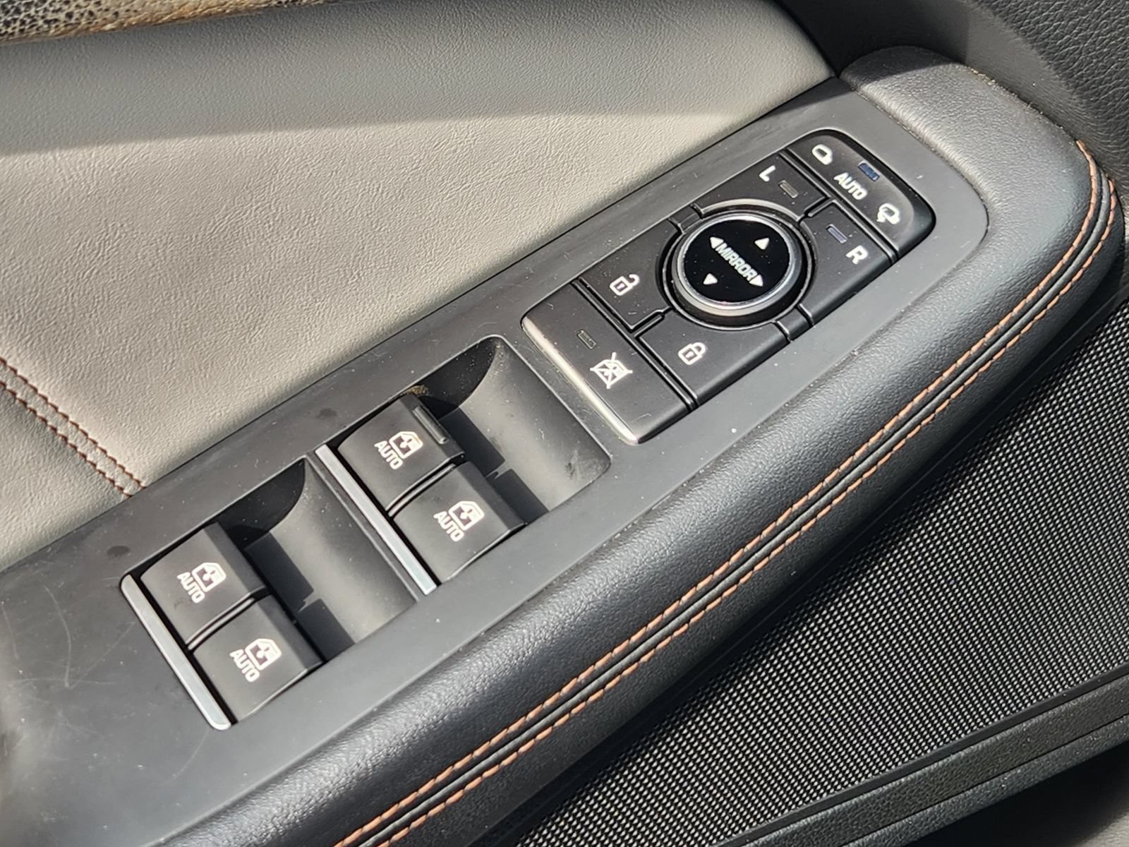Used 2018 Genesis G80 3.3T Sport RWD image 23