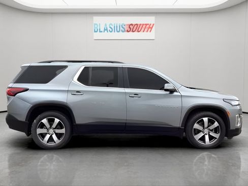 Used 2023 Chevrolet Traverse LT w/ LT Premium Package AWD/4WD image 2