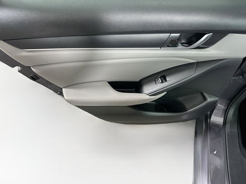 Used 2018 Honda Accord LX image 25