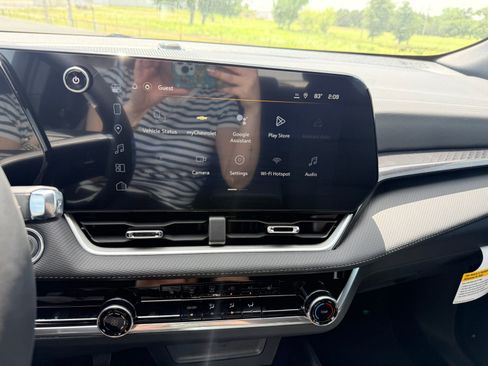 New 2026 Chevrolet Equinox LT w/ Safety and Technology Package FWD image 17