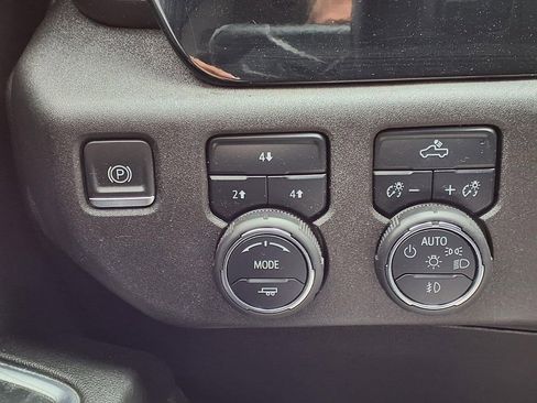 Used 2024 Chevrolet Silverado 2500 LT image 17