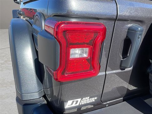 Used 2024 Jeep Wrangler Unlimited Rubicon w/ Technology Group image 11